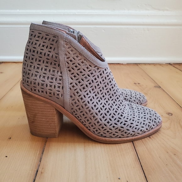 Jeffrey Campbell Medera Cutout Ankle Booties 6 - Picture 4 of 10